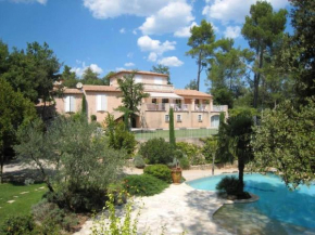 Villa de 4 chambres avec piscine privee jardin amenage et wifi a Saint Maximin la sainte Baume